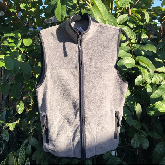 Old Navy Gray Fleece Vest with Black Trim & Zippered Pockets - Size 12 - Picture 12 of 12